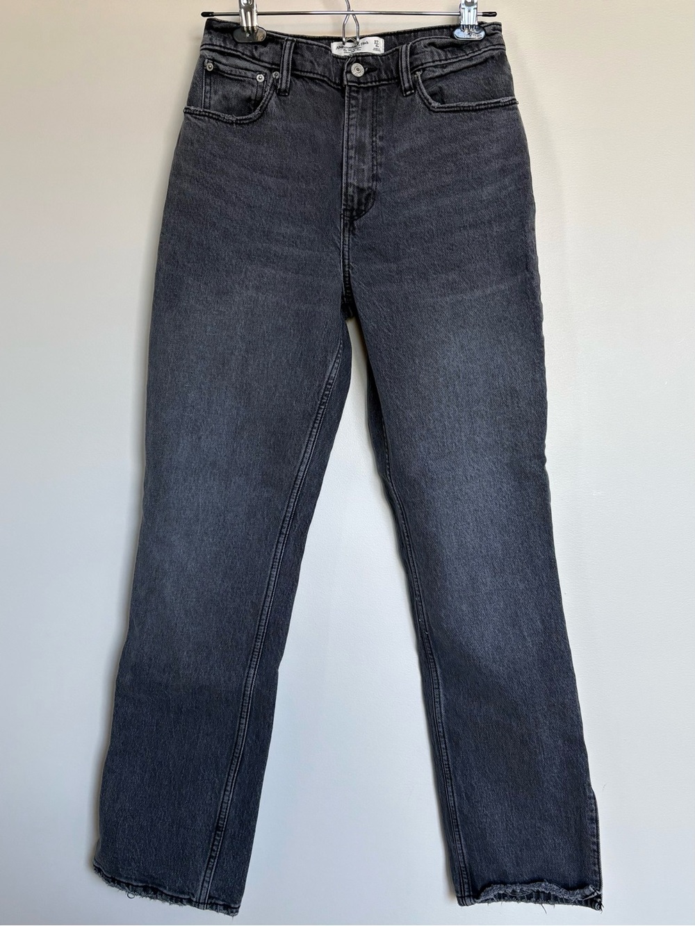 Abercrombie 90s Straight Ultra High Rise Jeans 27 4S Faded Black Split Hem